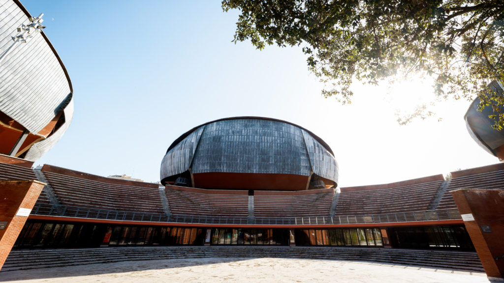 Exterior vista panoramica dell'Auditorium Parco della Musica Ennio Morricone di Roma.